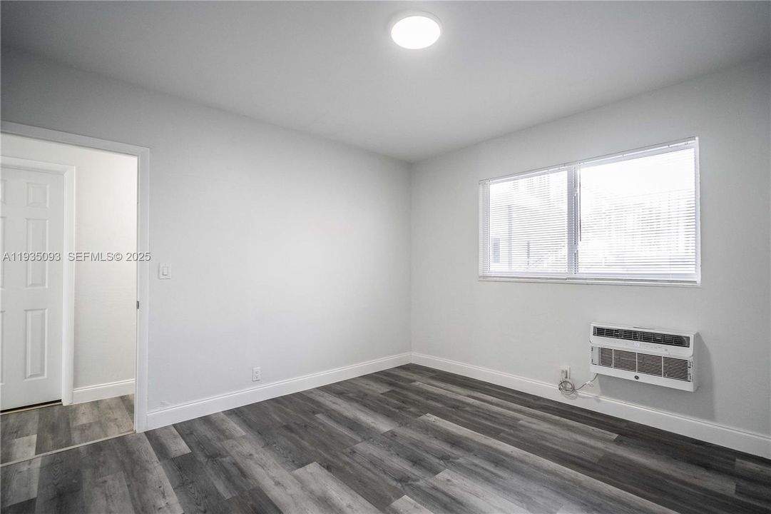 出租: $2,550 (3 贝兹, 1 浴室, 1125 平方英尺)