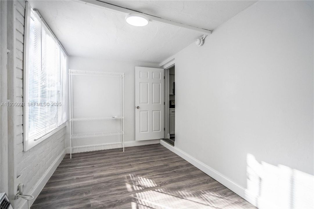 出租: $2,550 (3 贝兹, 1 浴室, 1125 平方英尺)