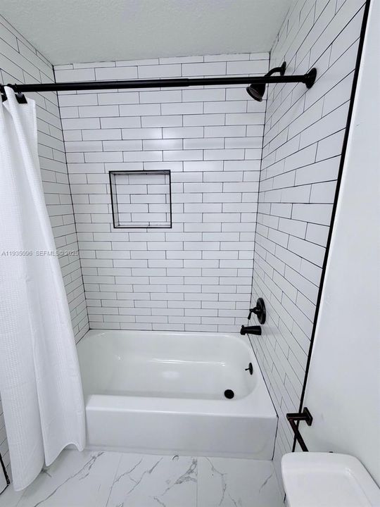 En Venta: $250,000 (2 camas, 2 baños, 1000 Pies cuadrados)