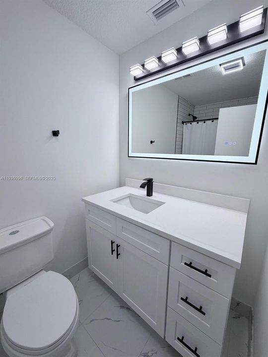 En Venta: $250,000 (2 camas, 2 baños, 1000 Pies cuadrados)