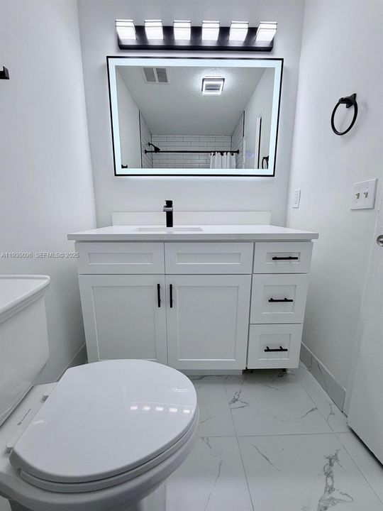 En Venta: $250,000 (2 camas, 2 baños, 1000 Pies cuadrados)