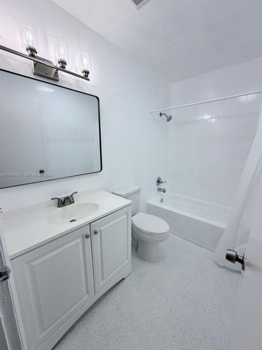 En Venta: $250,000 (2 camas, 2 baños, 1000 Pies cuadrados)