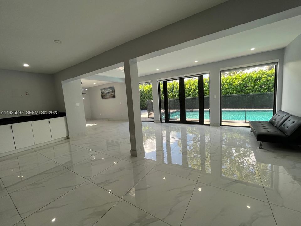 For Rent: $4,900 (4 beds, 2 baths, 2314 Square Feet)