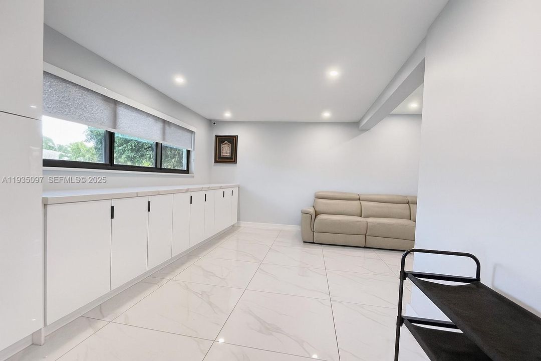 For Rent: $4,900 (4 beds, 2 baths, 2314 Square Feet)