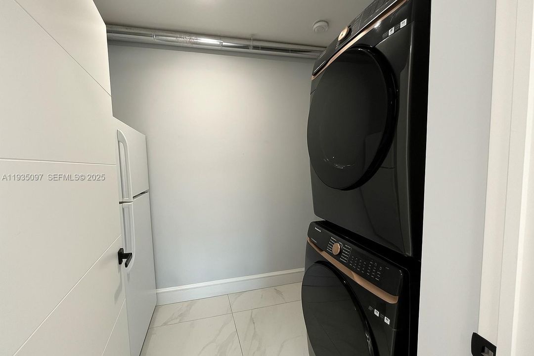 For Rent: $4,900 (4 beds, 2 baths, 2314 Square Feet)