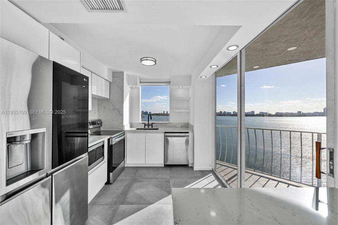 For Rent: $3,350 (2 beds, 2 baths, 1005 Square Feet)