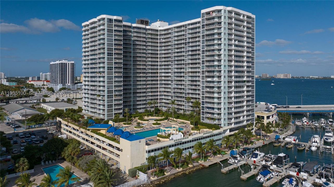 For Rent: $3,350 (2 beds, 2 baths, 1005 Square Feet)