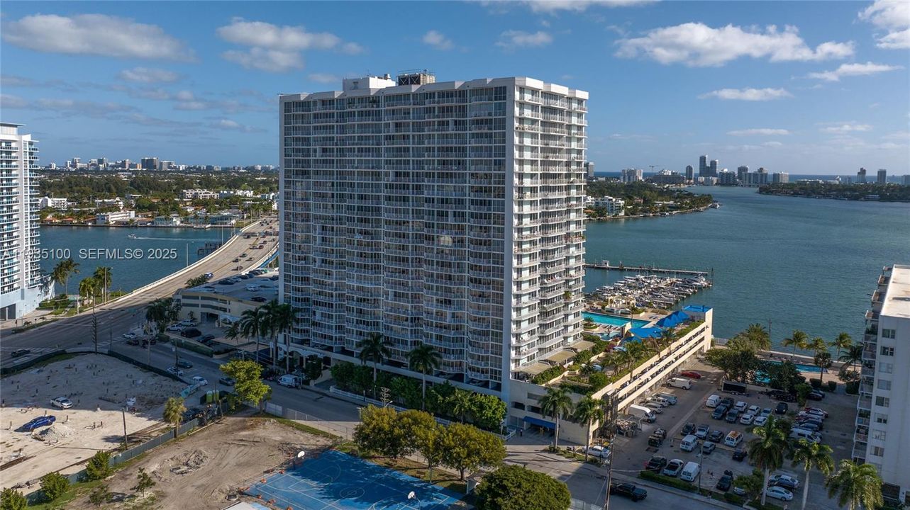 For Rent: $3,350 (2 beds, 2 baths, 1005 Square Feet)