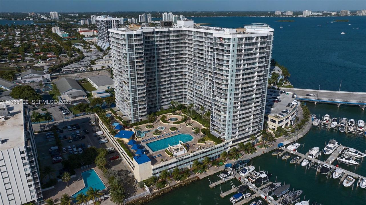 For Rent: $3,350 (2 beds, 2 baths, 1005 Square Feet)