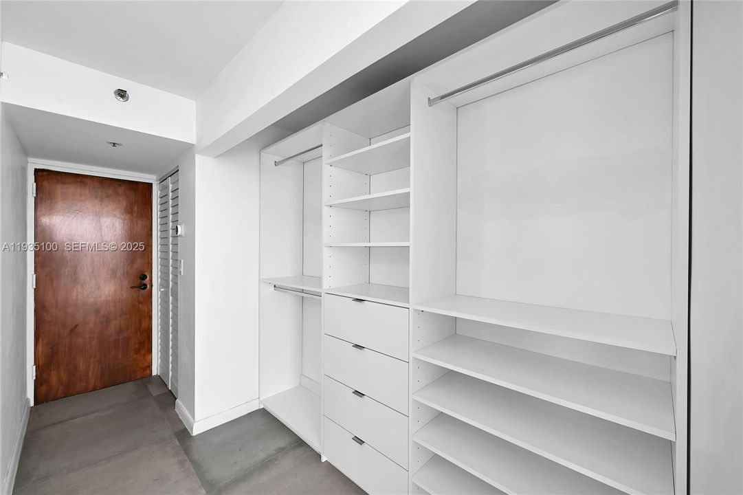 For Rent: $3,350 (2 beds, 2 baths, 1005 Square Feet)