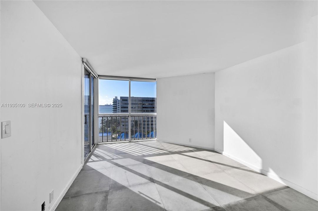 For Rent: $3,350 (2 beds, 2 baths, 1005 Square Feet)