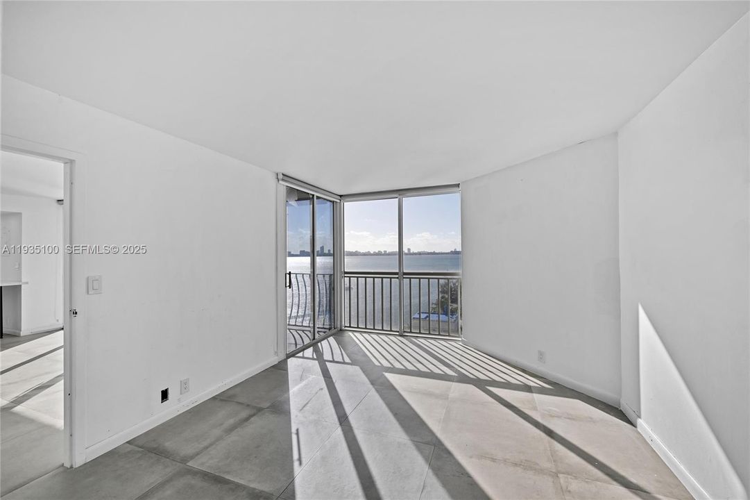 For Rent: $3,350 (2 beds, 2 baths, 1005 Square Feet)