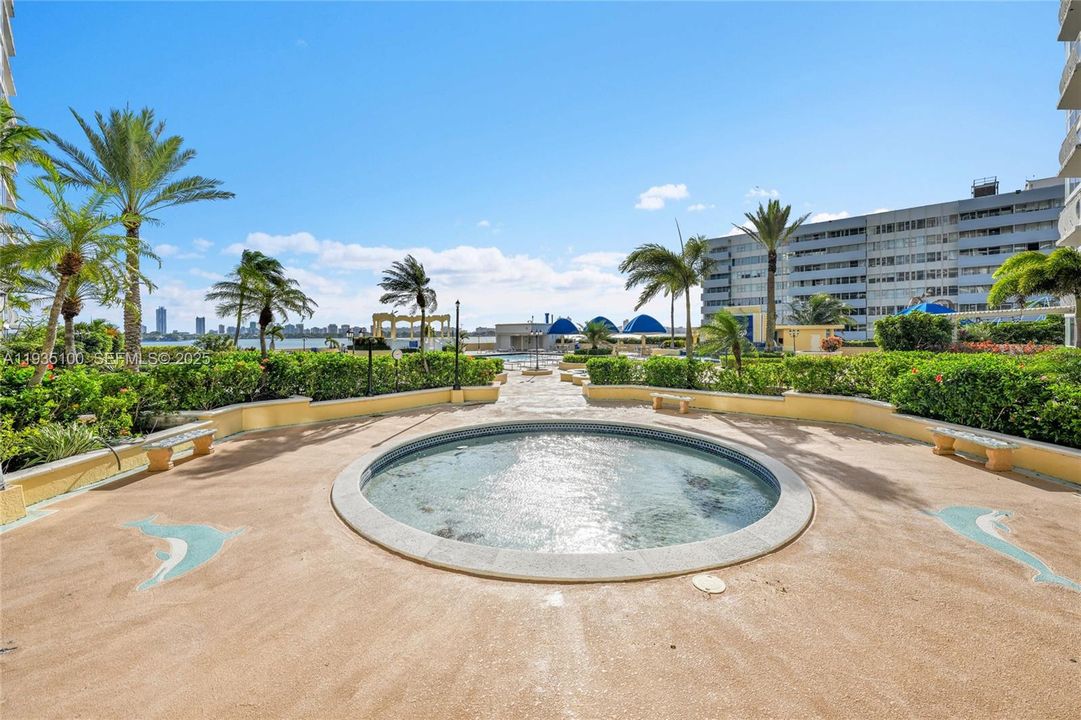 For Rent: $3,350 (2 beds, 2 baths, 1005 Square Feet)