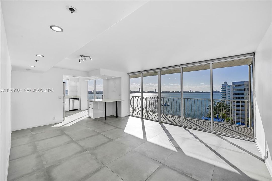 For Rent: $3,350 (2 beds, 2 baths, 1005 Square Feet)