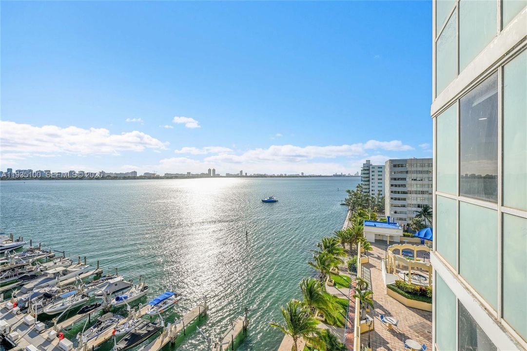 For Rent: $3,350 (2 beds, 2 baths, 1005 Square Feet)