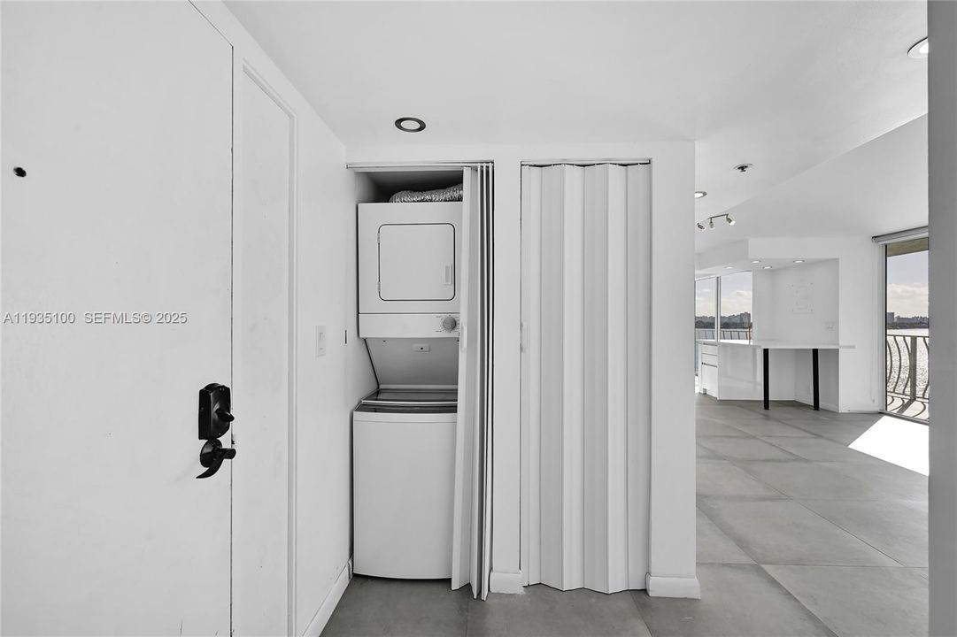 For Rent: $3,350 (2 beds, 2 baths, 1005 Square Feet)