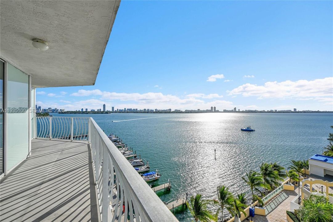 For Rent: $3,350 (2 beds, 2 baths, 1005 Square Feet)