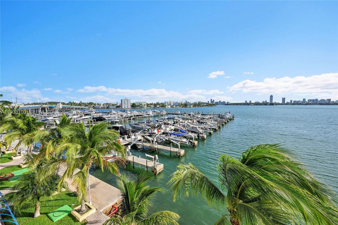 For Rent: $3,350 (2 beds, 2 baths, 1005 Square Feet)