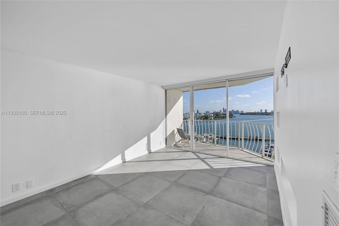 For Rent: $3,350 (2 beds, 2 baths, 1005 Square Feet)