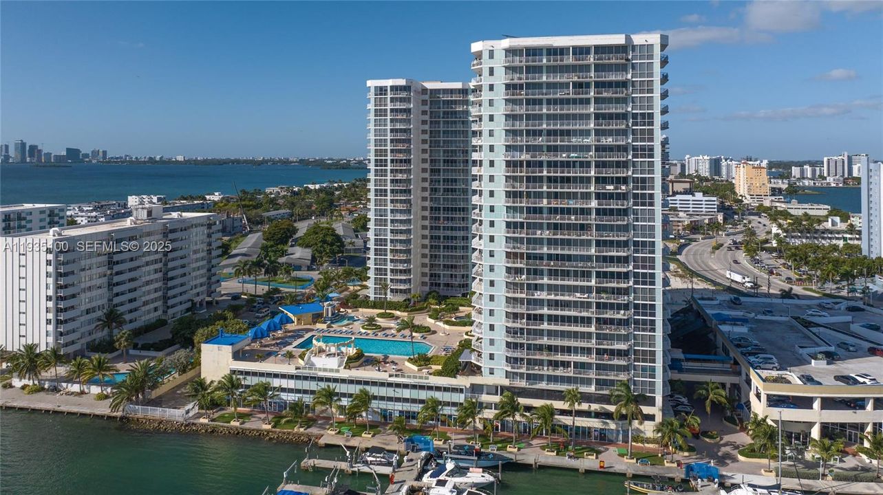 For Rent: $3,350 (2 beds, 2 baths, 1005 Square Feet)