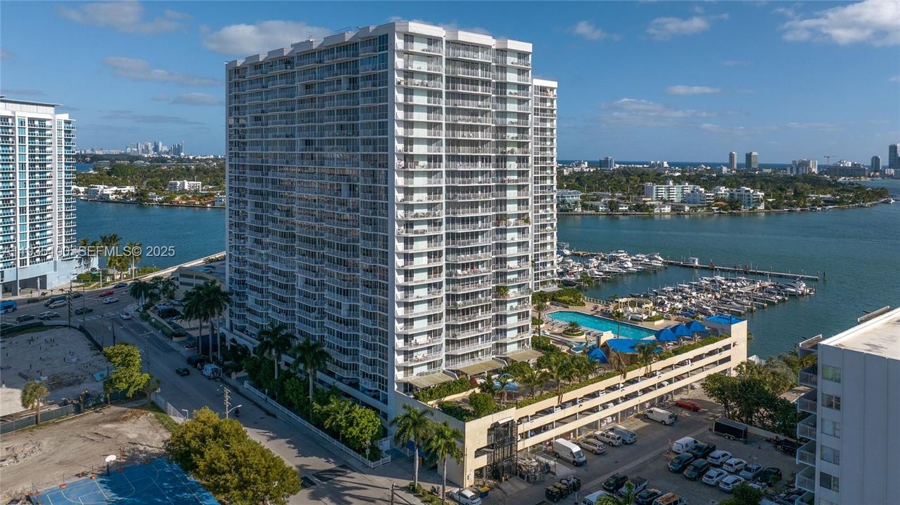 For Rent: $3,350 (2 beds, 2 baths, 1005 Square Feet)