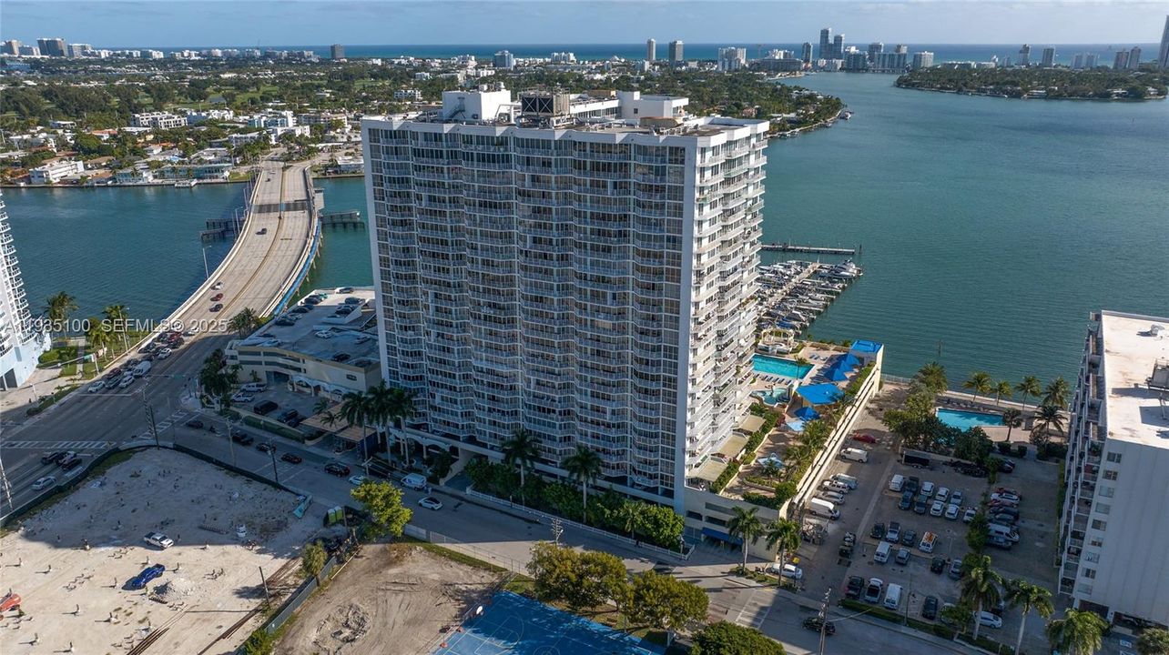 For Rent: $3,350 (2 beds, 2 baths, 1005 Square Feet)