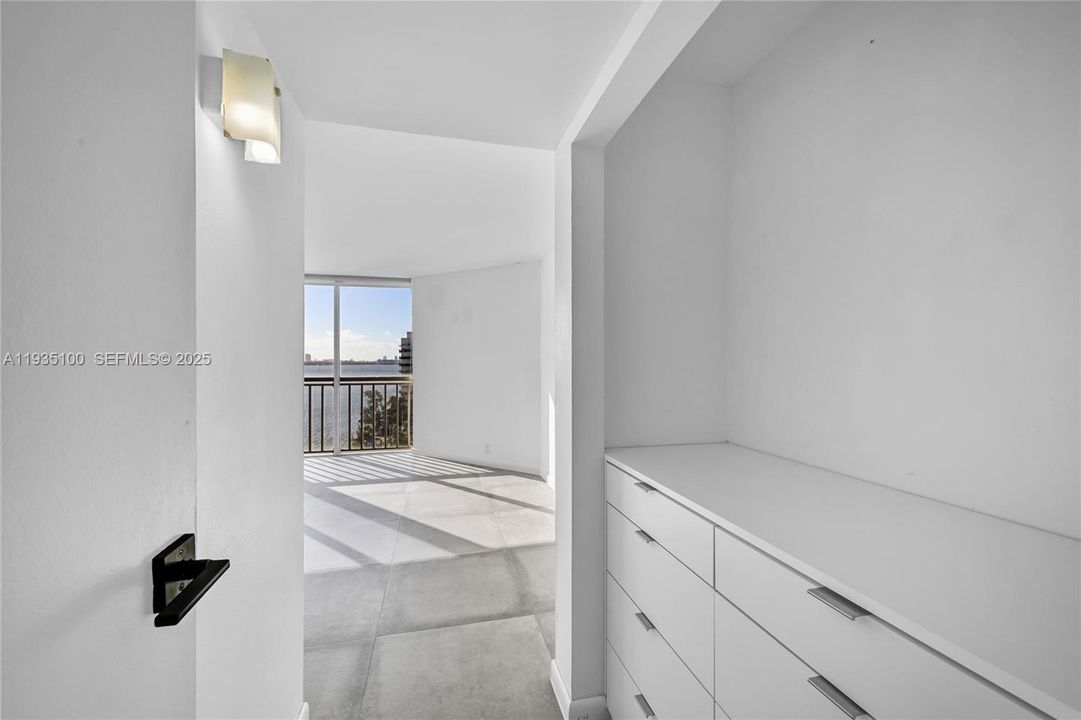 For Rent: $3,350 (2 beds, 2 baths, 1005 Square Feet)