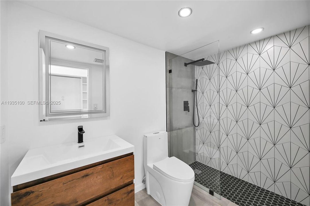 For Rent: $3,350 (2 beds, 2 baths, 1005 Square Feet)