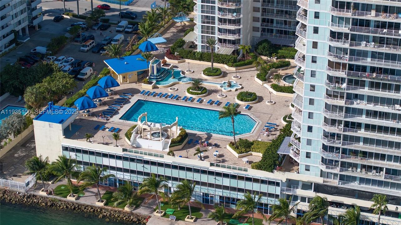 For Rent: $3,350 (2 beds, 2 baths, 1005 Square Feet)