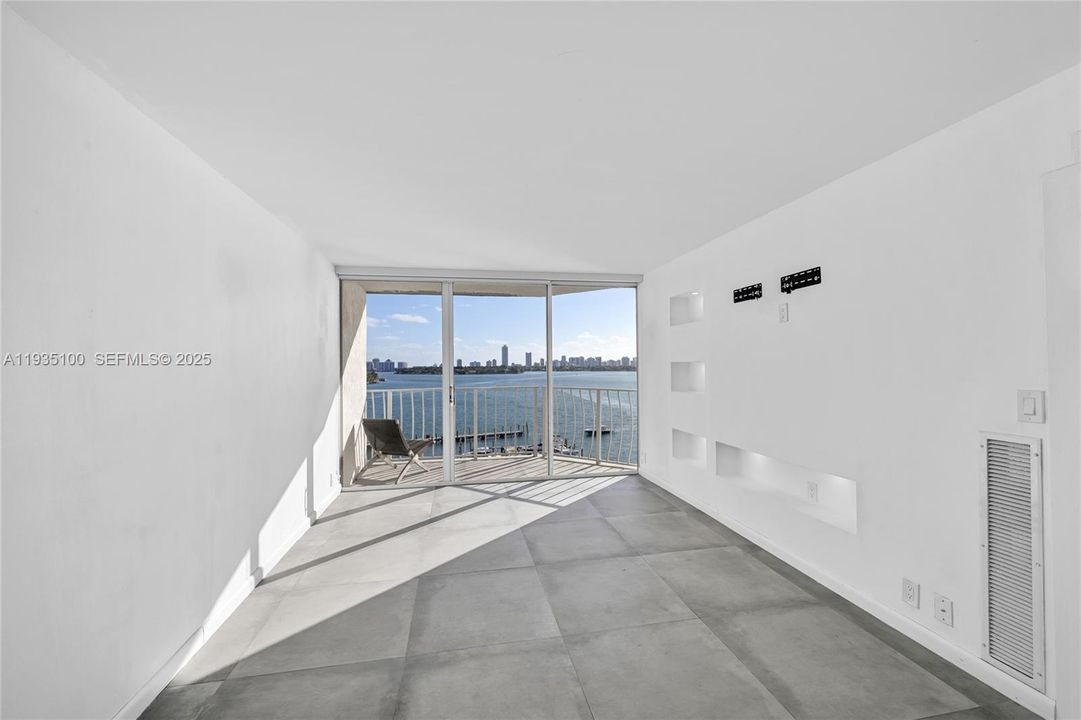 For Rent: $3,350 (2 beds, 2 baths, 1005 Square Feet)