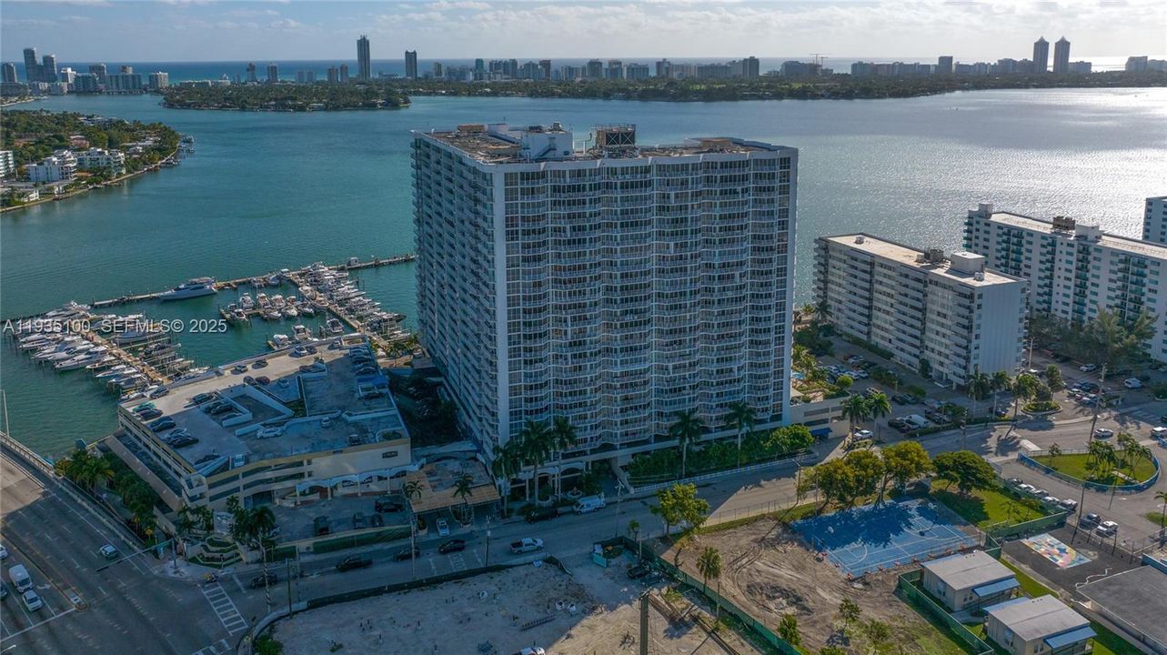 For Rent: $3,350 (2 beds, 2 baths, 1005 Square Feet)