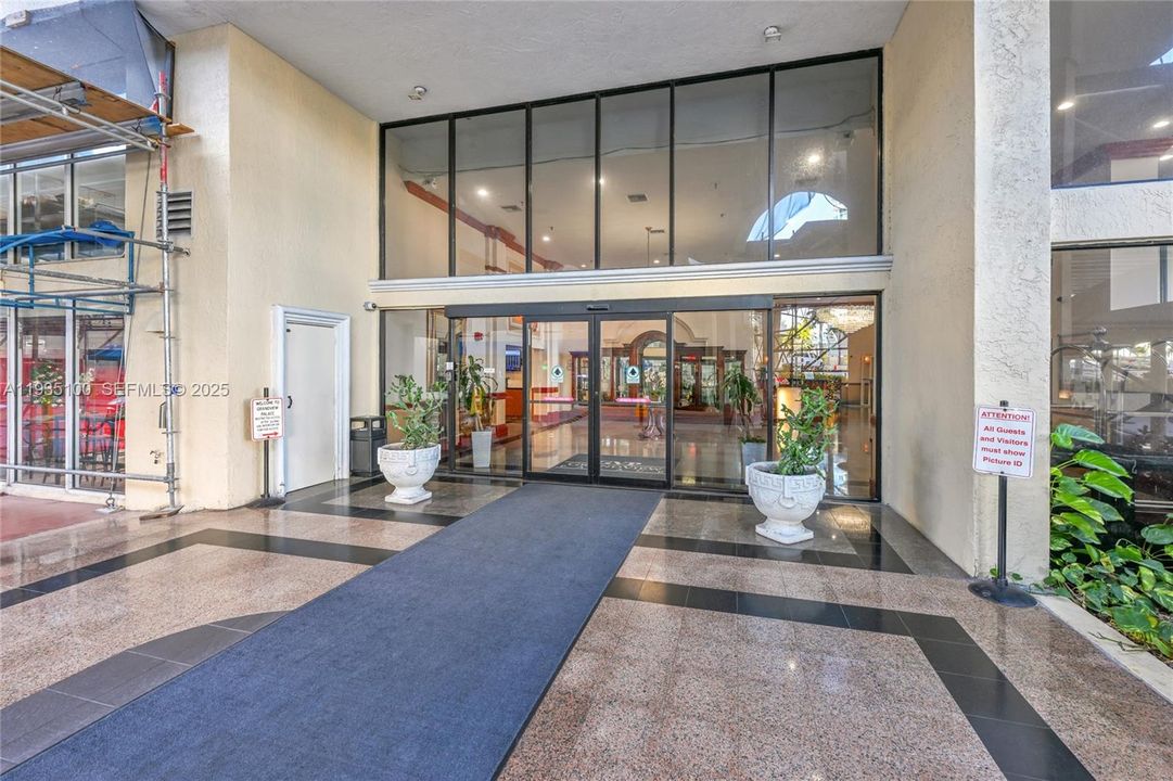 For Rent: $3,350 (2 beds, 2 baths, 1005 Square Feet)