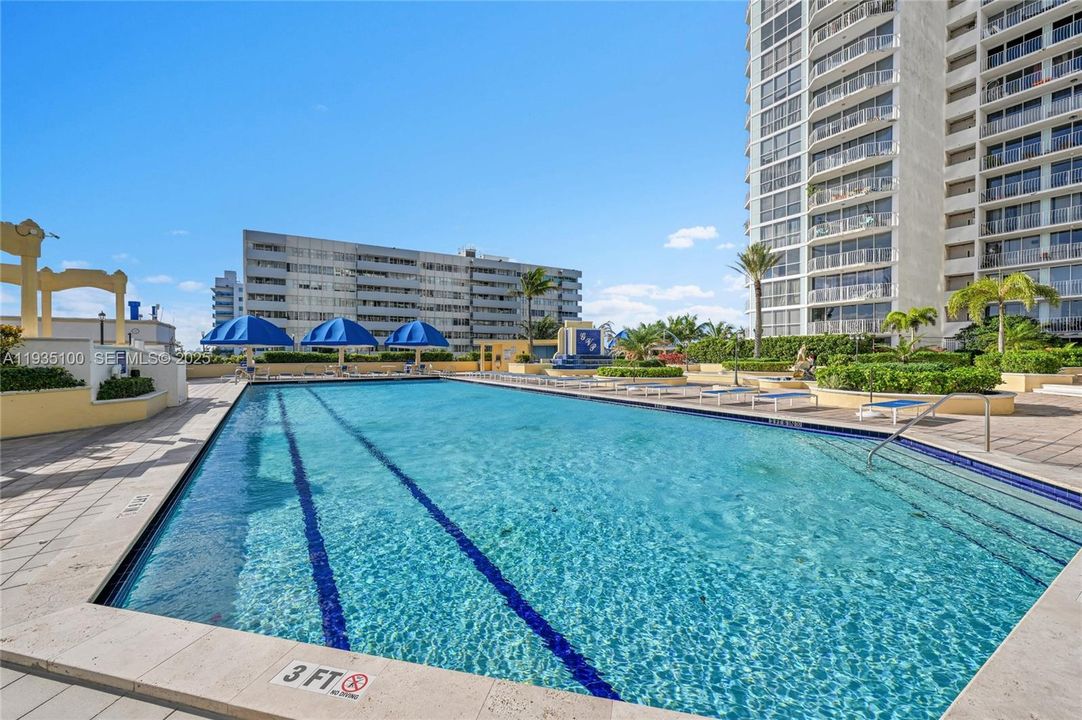 For Rent: $3,350 (2 beds, 2 baths, 1005 Square Feet)