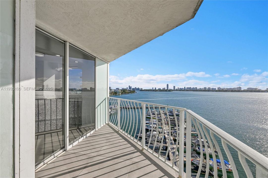 For Rent: $3,350 (2 beds, 2 baths, 1005 Square Feet)