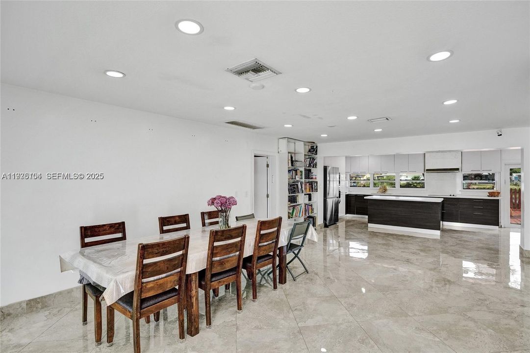 For Rent: $5,000 (3 beds, 2 baths, 2000 Square Feet)