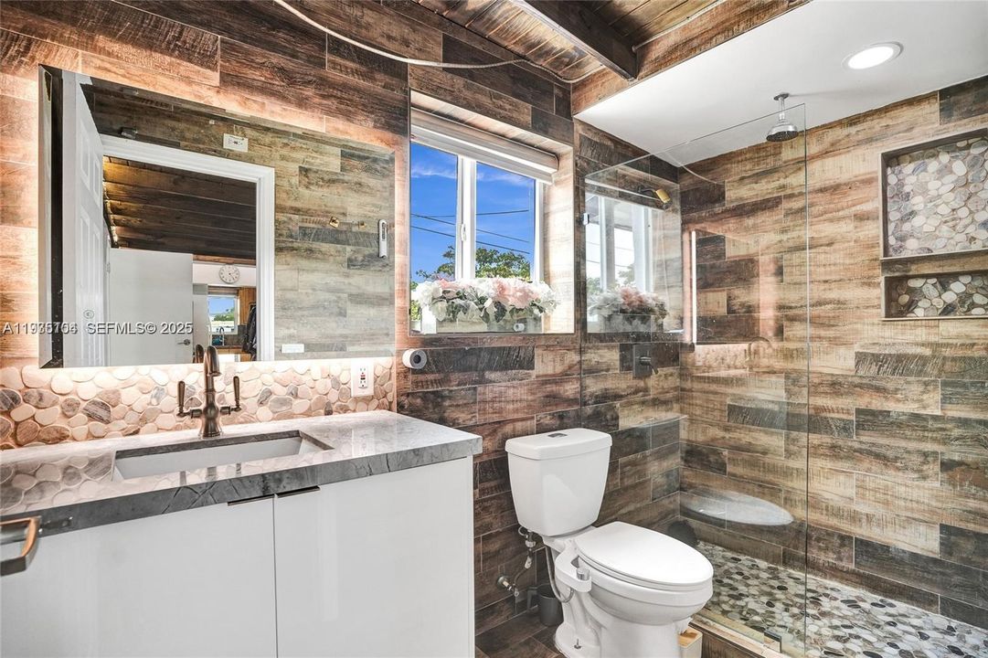 For Rent: $5,000 (3 beds, 2 baths, 2000 Square Feet)