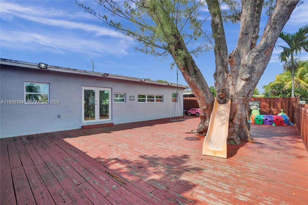 For Rent: $5,000 (3 beds, 2 baths, 2000 Square Feet)