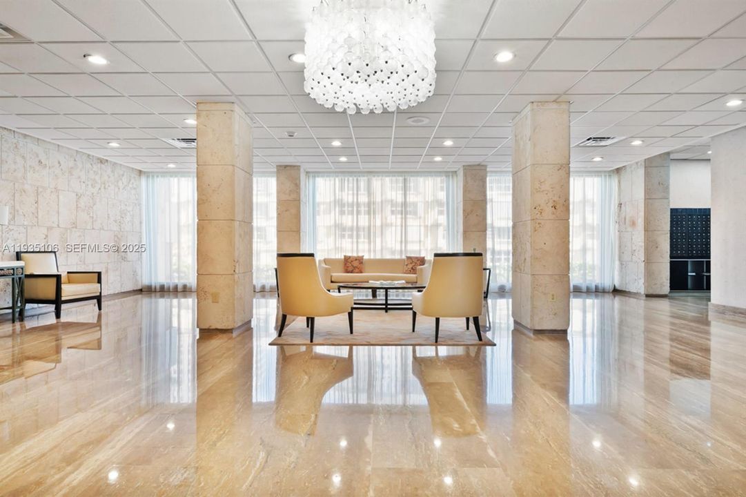 For Rent: $2,000 (1 beds, 1 baths, 870 Square Feet)