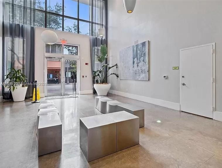 出租: $2,250 (1 贝兹, 1 浴室, 651 平方英尺)