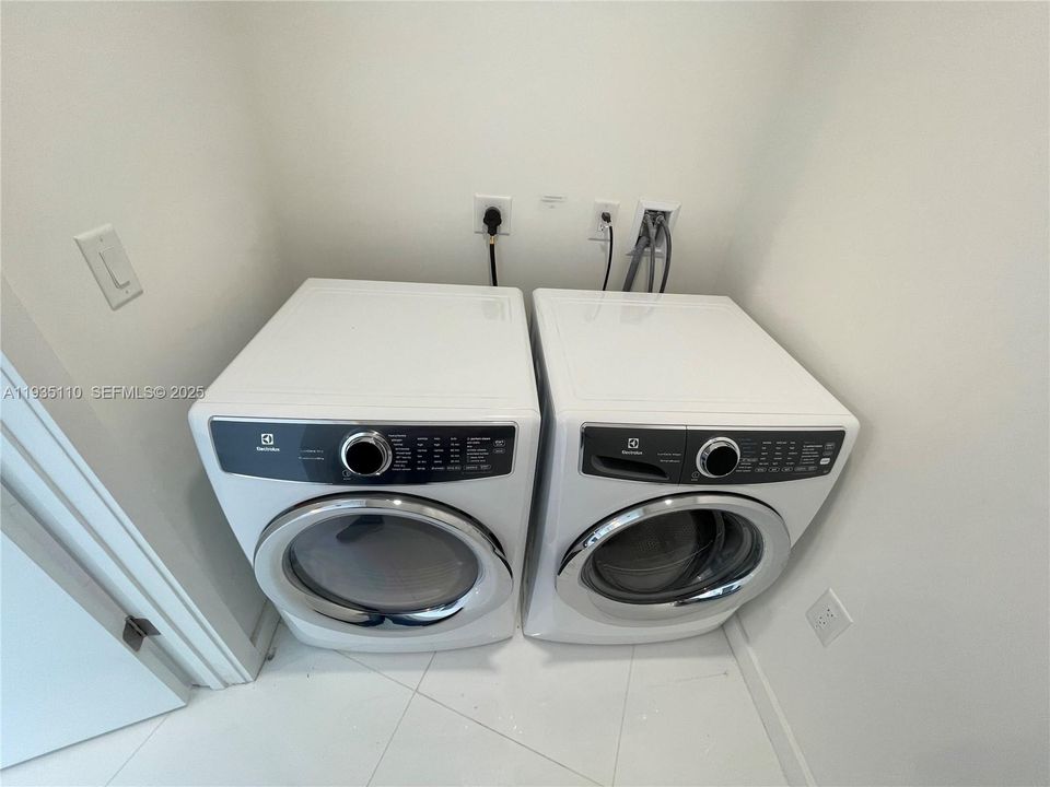 На продажу: $1,100,000 (2 спален, 3 ванн, 1560 Квадратных фут)