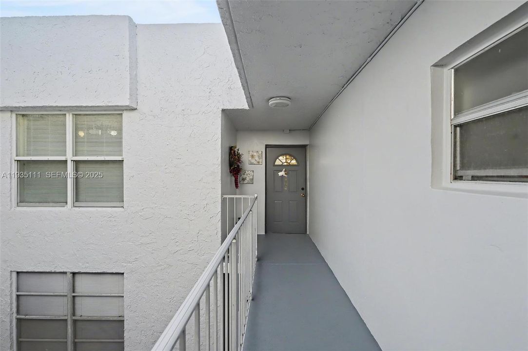 待售: $220,000 (2 贝兹, 2 浴室, 980 平方英尺)