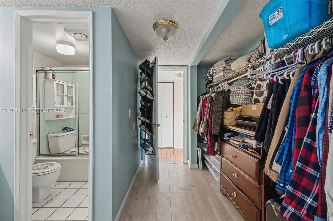 待售: $220,000 (2 贝兹, 2 浴室, 980 平方英尺)