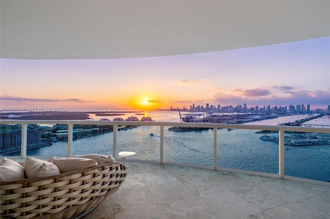 For Sale: $11,995,000 (3 beds, 3 baths, 3365 Square Feet)