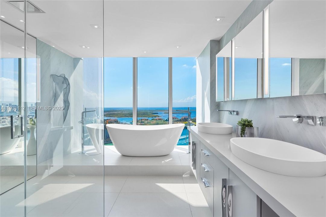 For Sale: $11,995,000 (3 beds, 3 baths, 3365 Square Feet)