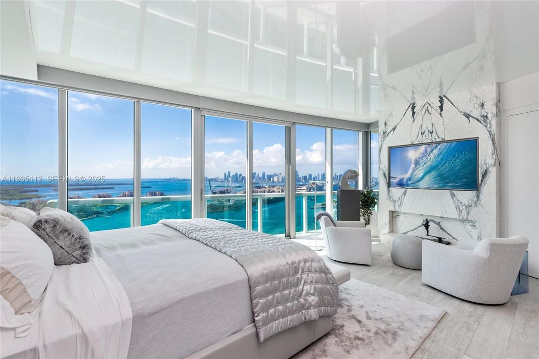 For Sale: $11,995,000 (3 beds, 3 baths, 3365 Square Feet)