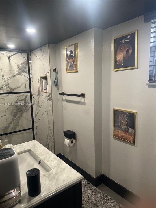 待售: $260,000 (2 贝兹, 2 浴室, 1086 平方英尺)