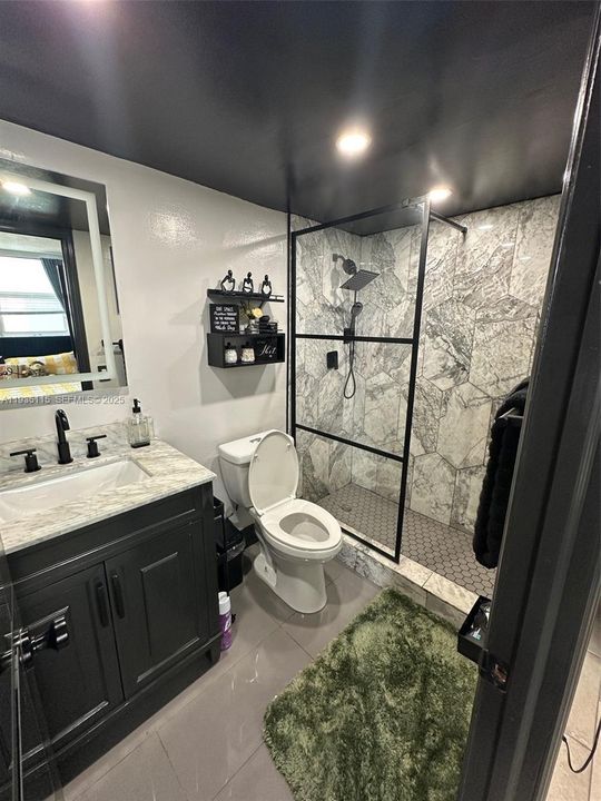 待售: $260,000 (2 贝兹, 2 浴室, 1086 平方英尺)