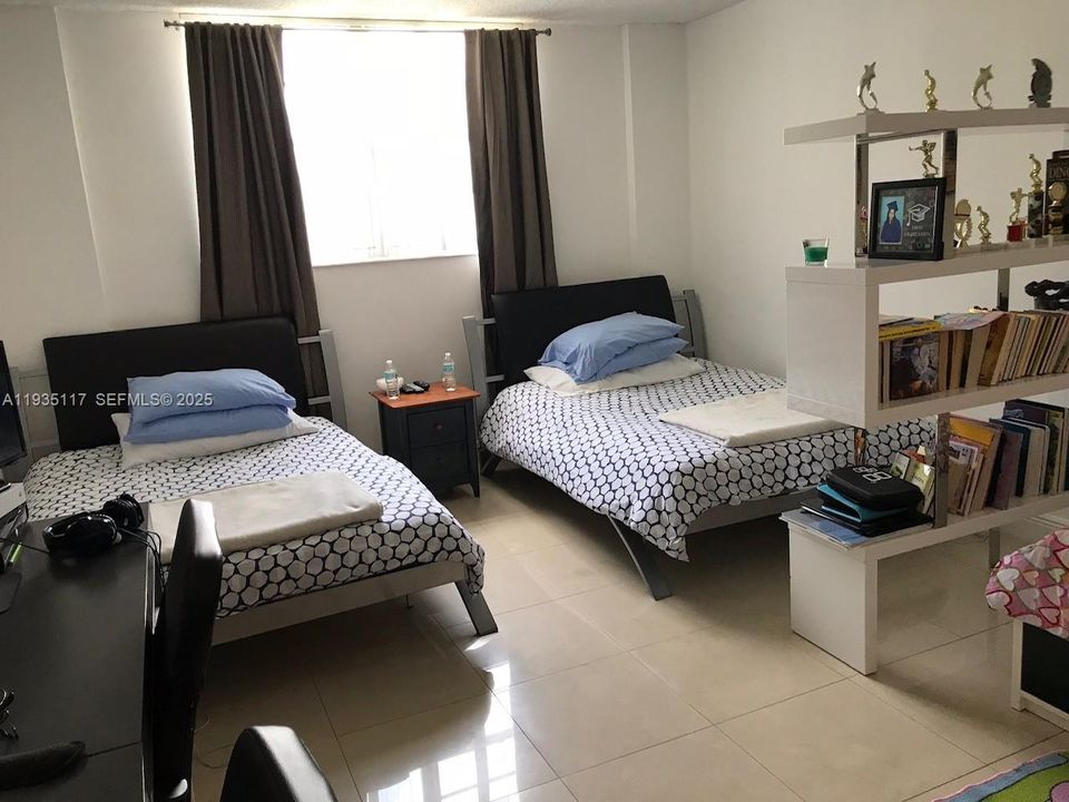 出租: $2,900 (2 贝兹, 2 浴室, 1537 平方英尺)