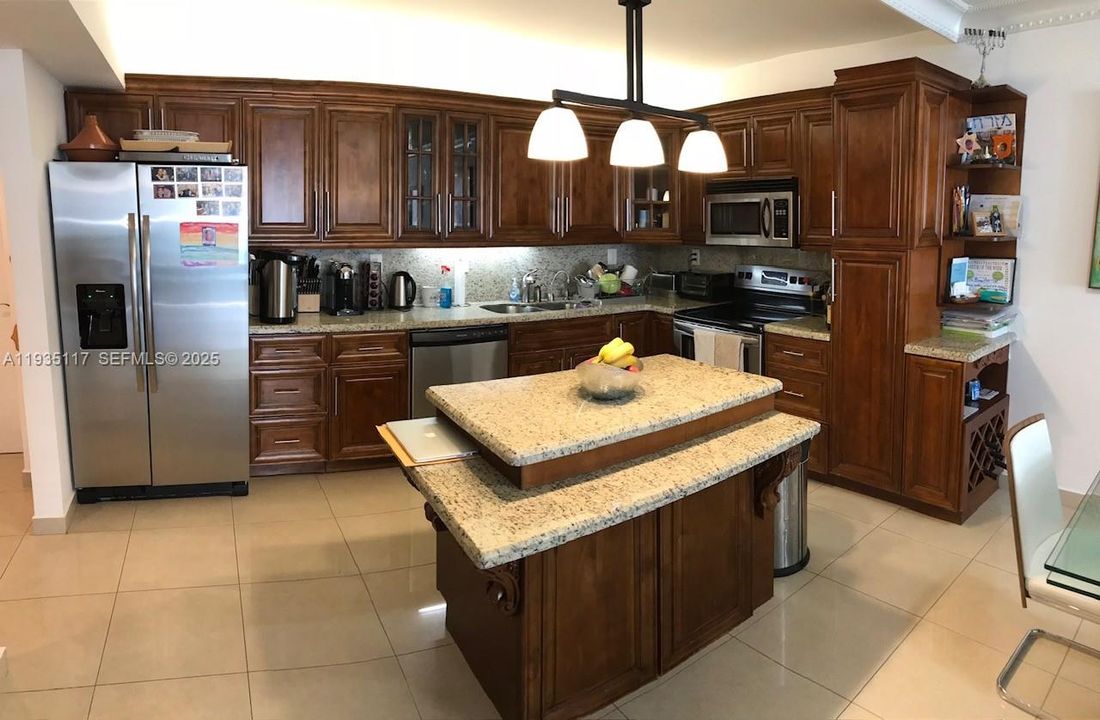 出租: $2,900 (2 贝兹, 2 浴室, 1537 平方英尺)