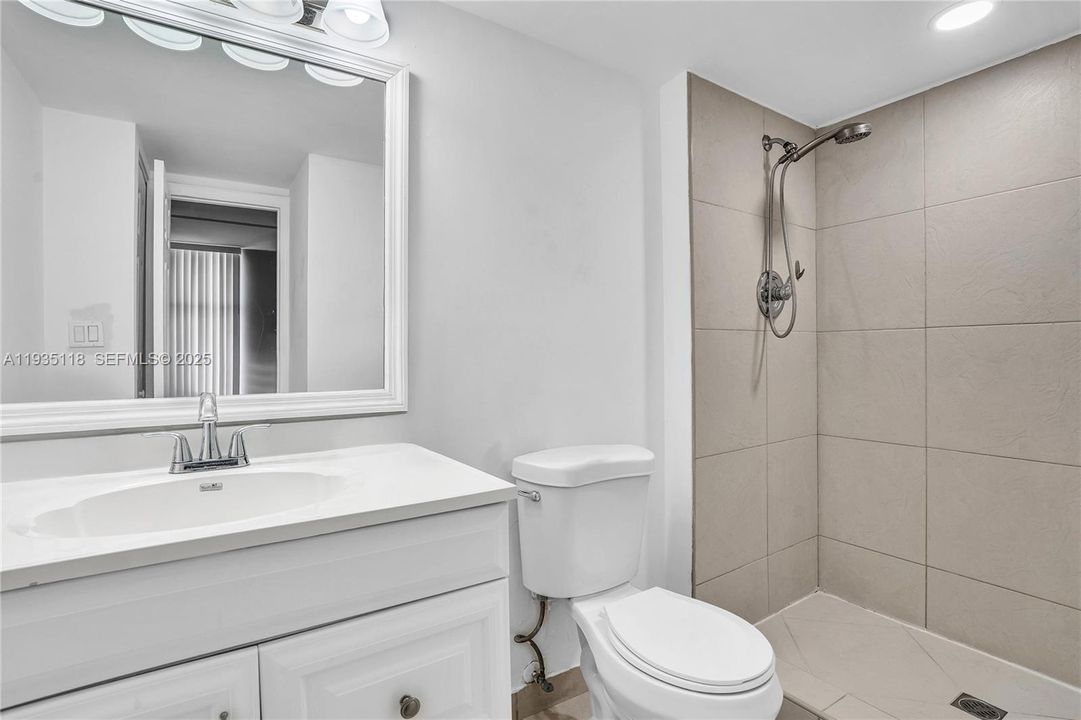 待售: $285,000 (2 贝兹, 2 浴室, 1079 平方英尺)